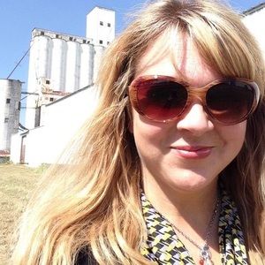 Meet your Posher, Caroline